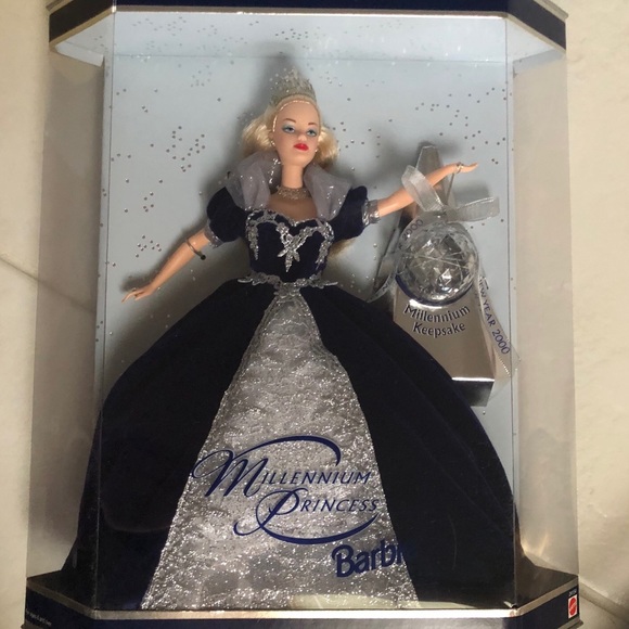 CHRISTMAS BARBIE FASHION DOLLS - Picture 4 of 11